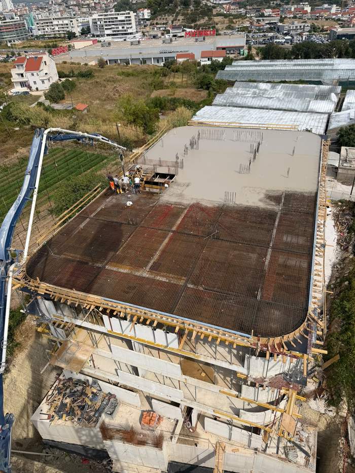 Betoniranje krovne ploče, pogled iz zraka